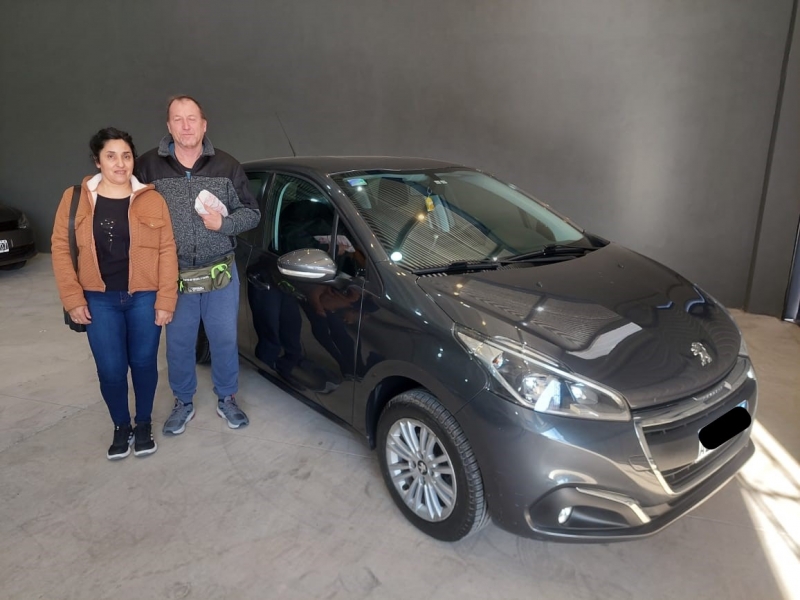 ENTREGA PEUGEOT 208 ALLURE 2020 -CRISTINA Y JULIO-