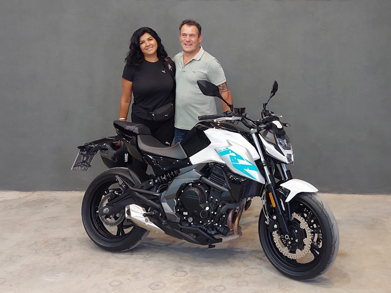 ENTREGA ZANELLA RZ400 2023 -FABIAN Y FLORENCIA-