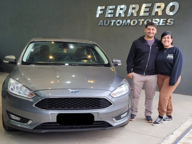 ENTREGA FORD FOCUS SE PLUS SEDAN 2016 -HUGO Y MARÍA-